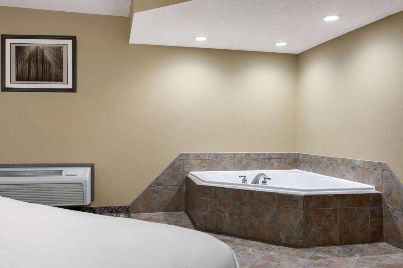 Travelodge By Wyndham Coffeyville Екстериор снимка