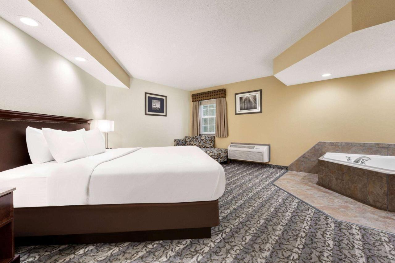 Travelodge By Wyndham Coffeyville Екстериор снимка